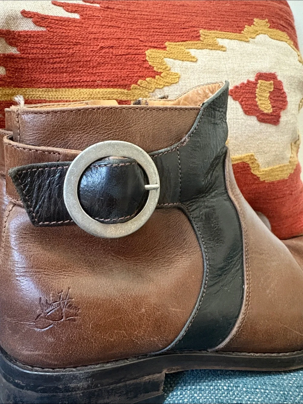 Htf John Fluevog Jules black brown buckle booties 9